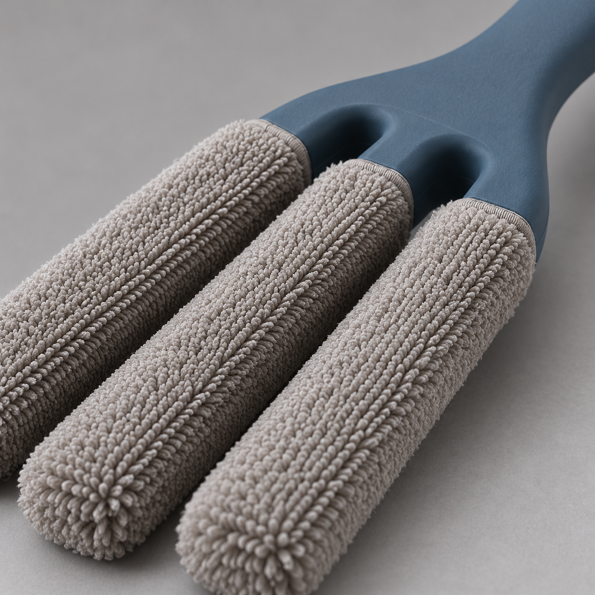 Slate Three-Finger Blind Duster